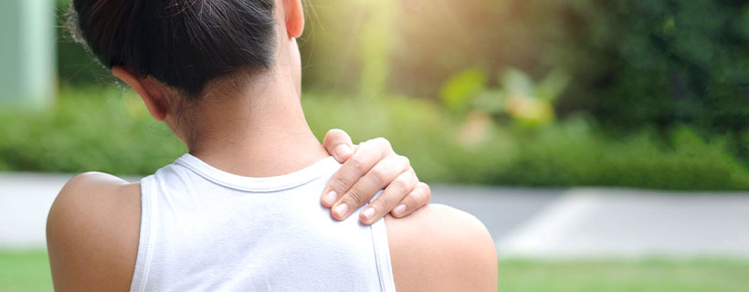 patient suffering from frozen shoulder needing shockwave therapy in Pleasanton